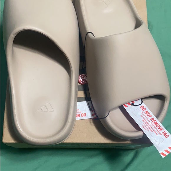 Sandals_&_Flip_Flops